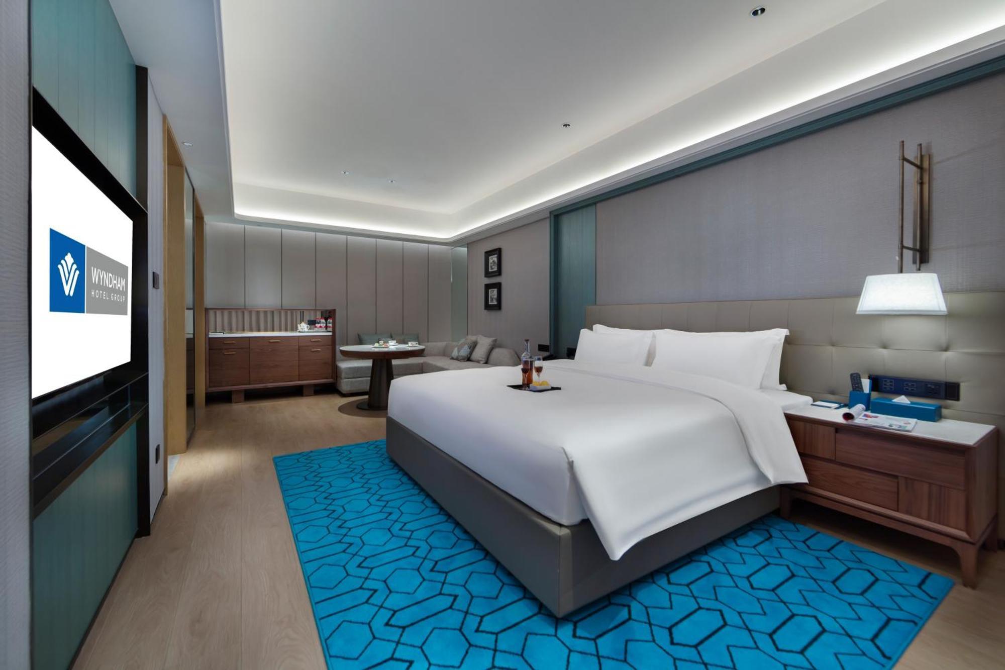 Wyndham Grand Plaza Royale Hot Springs Fenghuang Hotell Eksteriør bilde