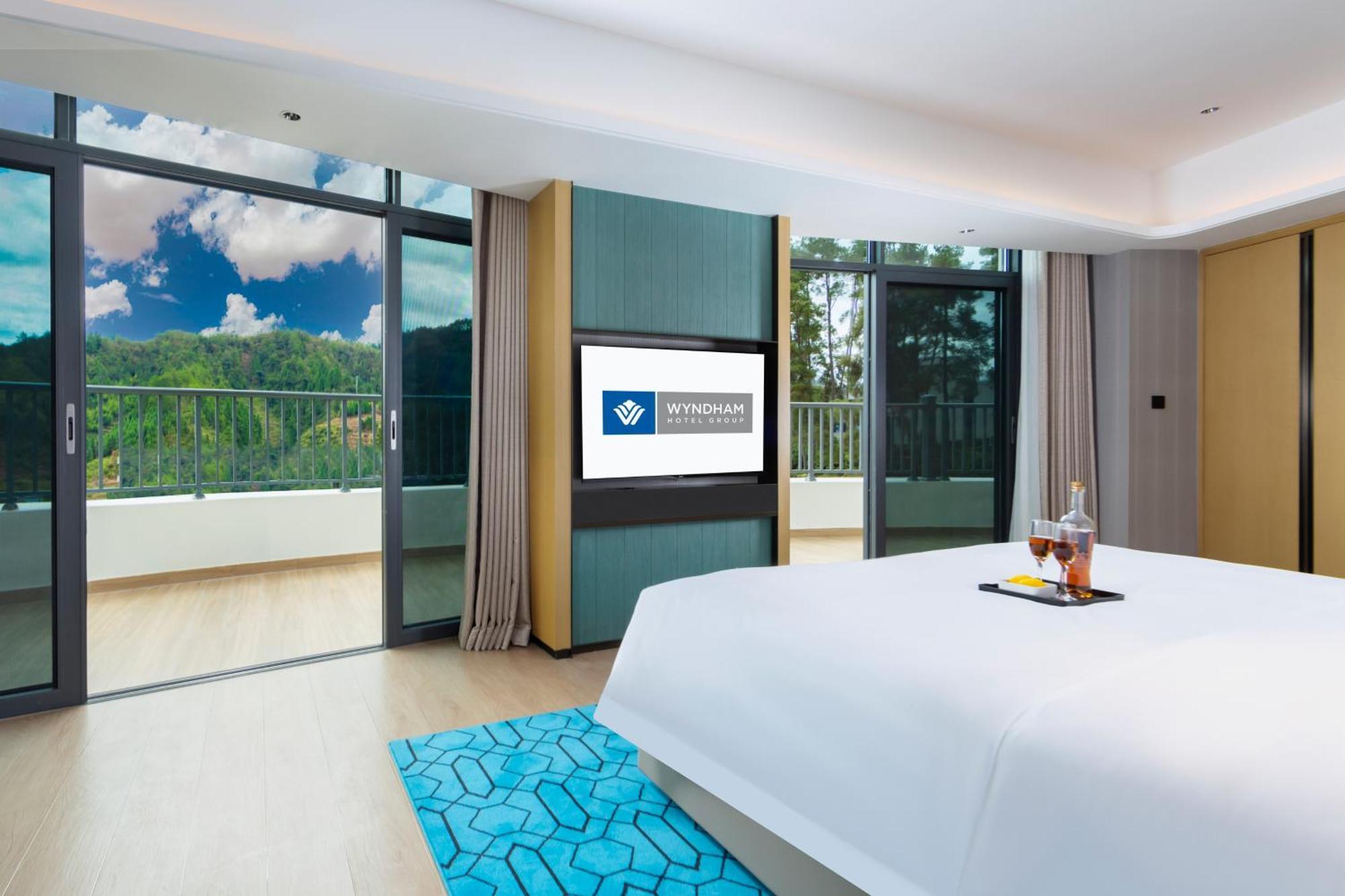 Wyndham Grand Plaza Royale Hot Springs Fenghuang Hotell Eksteriør bilde